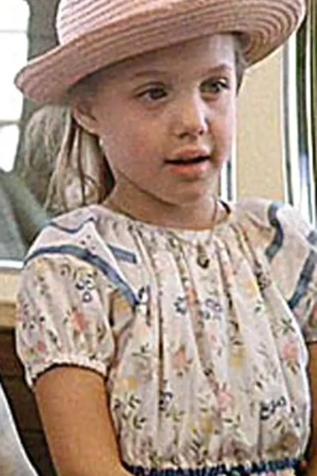 5 let - V roce 1980 byl natočen film Lookin' to Get Out, kde si zahrála teprve pětiletá Angelina Jolie. Uveden do kin byl o dva roky později a zrodila se hvězda!