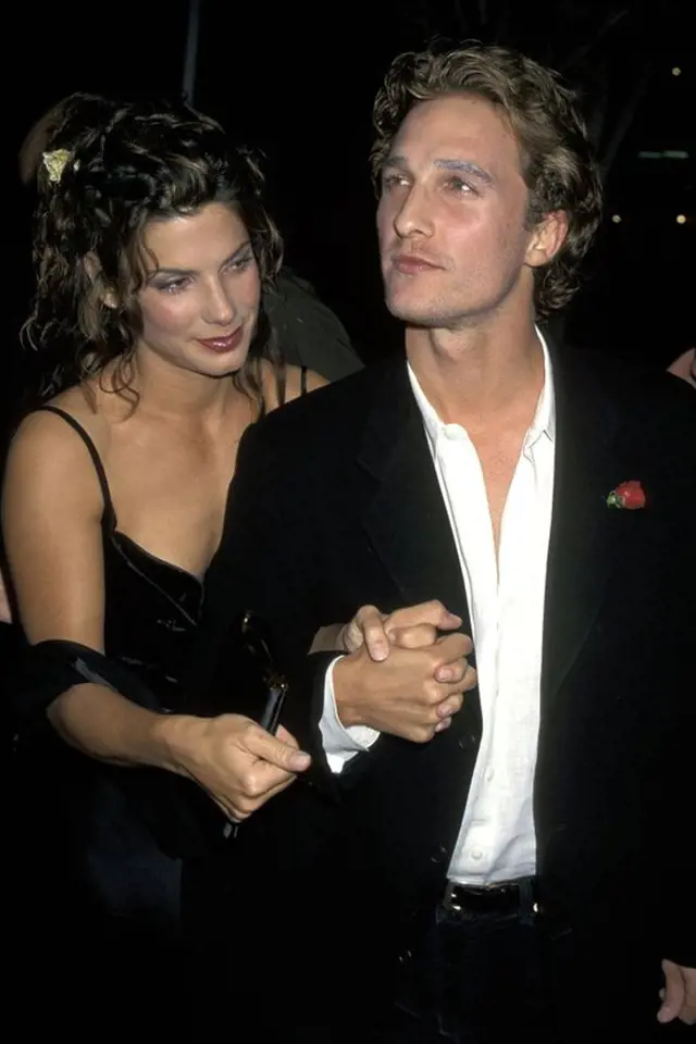 Matthew McConaughey chodil se Sandrou Bullock.