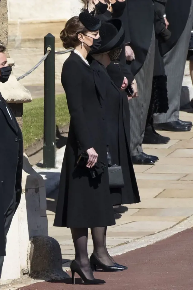 Kate Middleton na pohřbu prince Philipa kráčela v lodičkách s opravdu vysokým podpatkem.