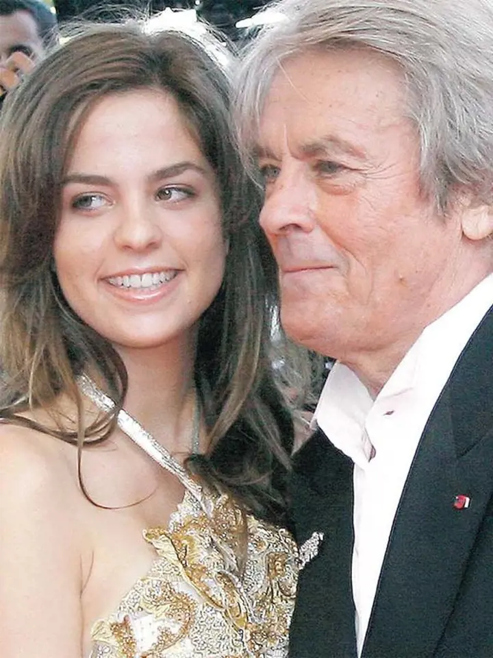Alain Delon je na svoji dceru Anouchku velmi pyšný.
