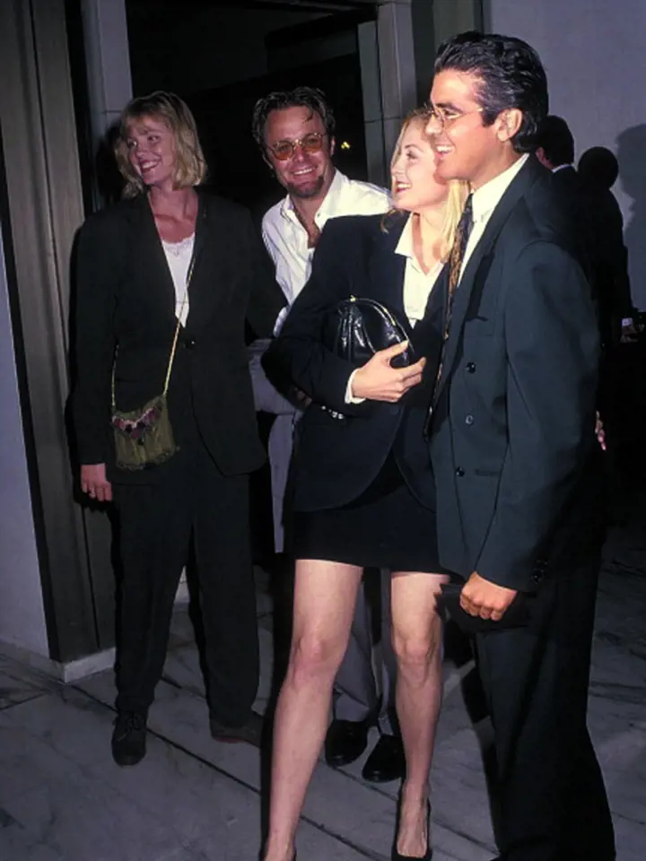 Tracey (vlevo) s manželem ve společnosti George Clooneyho a jeho tehdejší přítelkyně. 