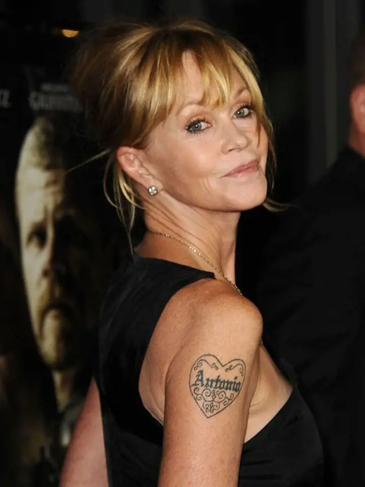 Melanie Griffith se lásky nikdy nebála, ale tetování na rameni nebylo šťastnou volbou.
