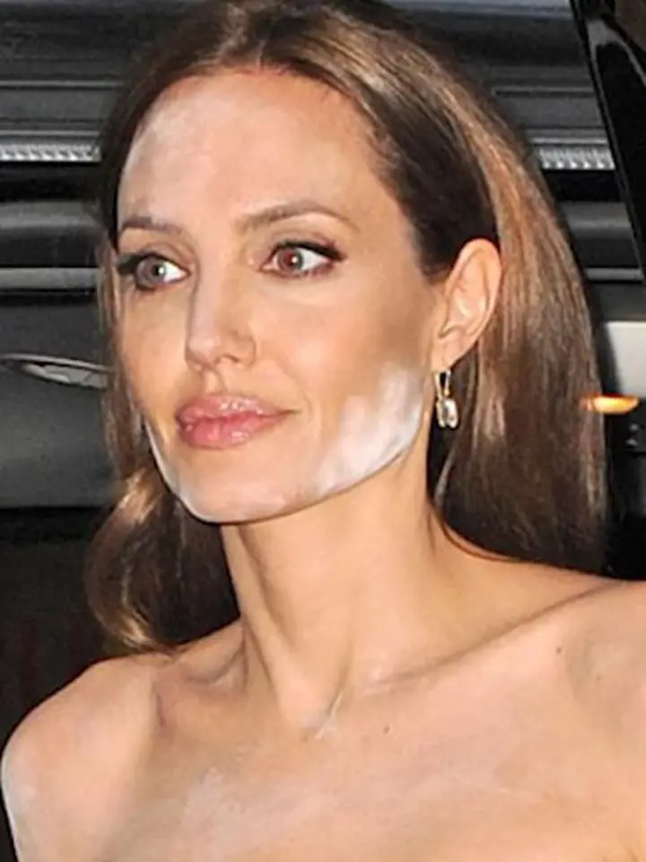 Další obětí špatně zapracovaného transparentního pudru byla v roce 2014 Angelina Jolie.