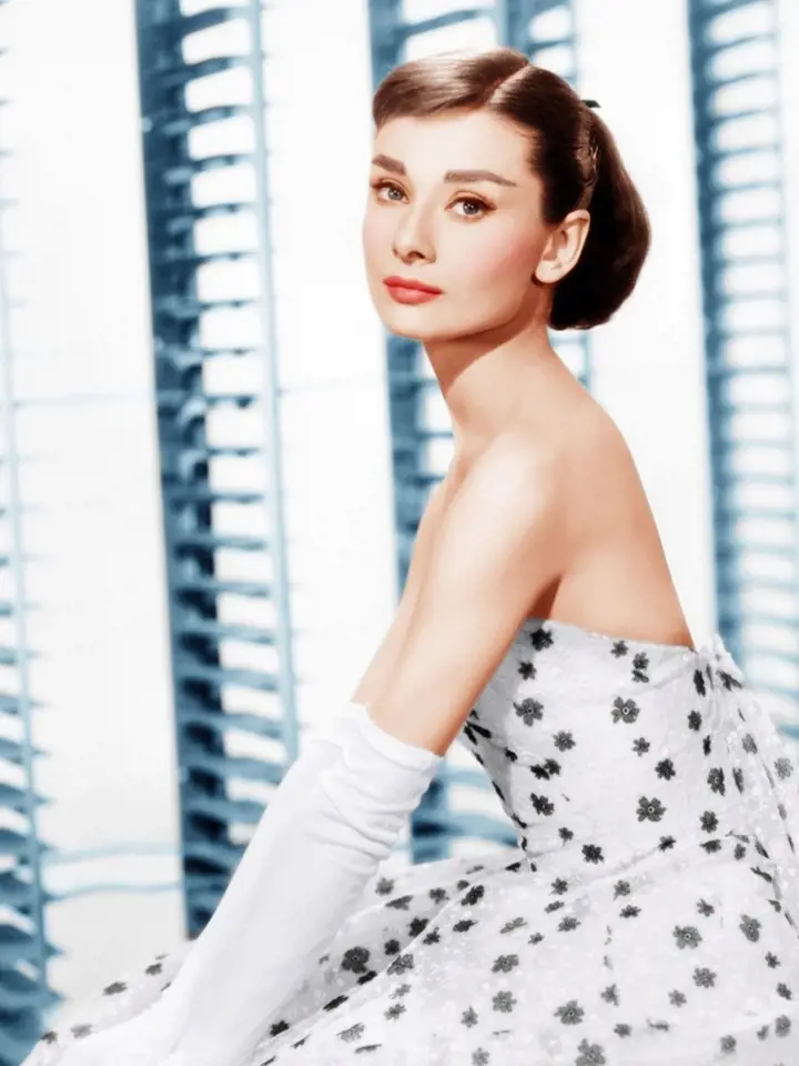 Audrey v modelu od Givenchy