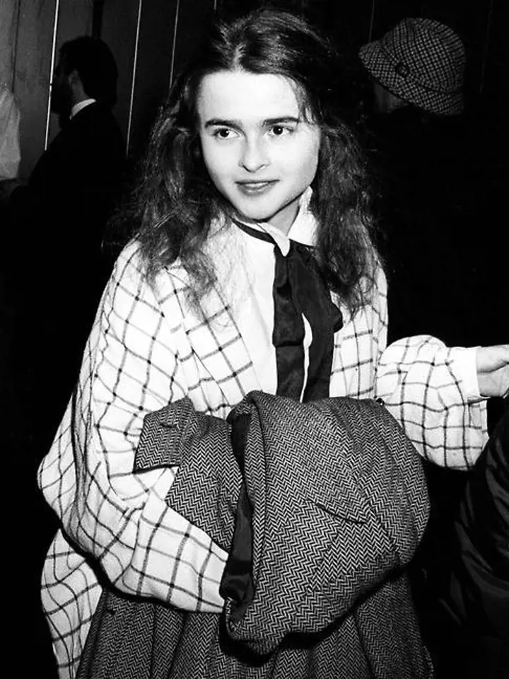 17 let - Svůj debut si Helena Bonham Carter odbyla v televizním filmu A Pattern of Roses v roce 1983
