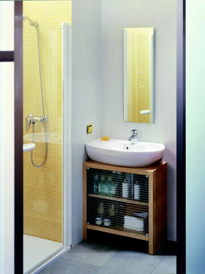 Dama Senso Compacto je série speciálně určená pro malé koupelny a koncipovaná pro optimalizaci místa a funkce. Asymetrické rohové umyvadlo 68 x 42,5 cm je cca za 4000 Kč.