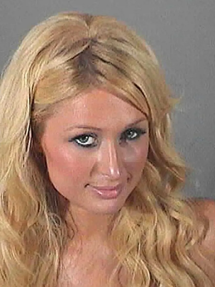 Paris Hilton a její průšvihy čítají opilé řízení, držení drog a rušení nočního klidu