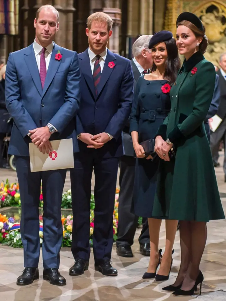 Na Den Veteránů se oba mladé královské páry oblékly naprosto fantasticky.