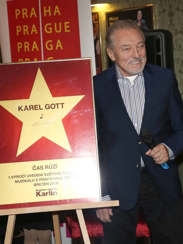 Karel Gott má už svou hvězdu slávy.