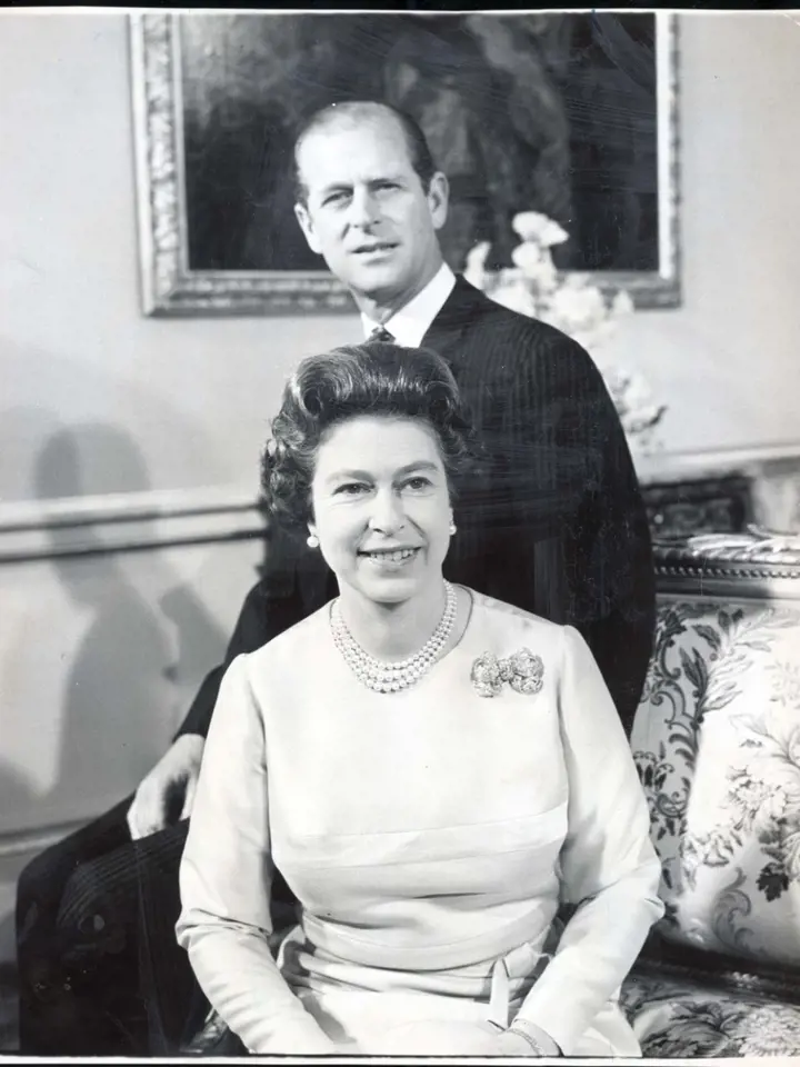 Seznámili se v roce 1934 na svatbě princezny Marie řecké a dánské a vévody z Kentu prince George.