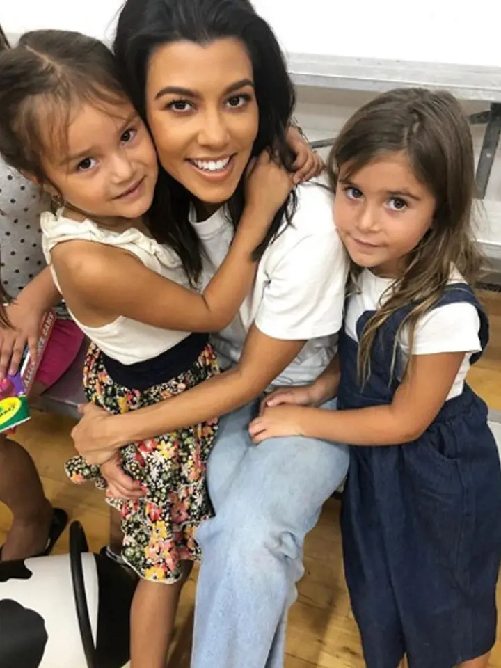 Kourtney Kardashian ukazuje děti na Instagramu, ale většinou je sama nehlídá