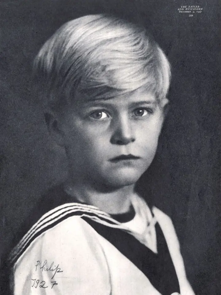 Princ Philip se narodil do řecké a dánské královské rodiny. 