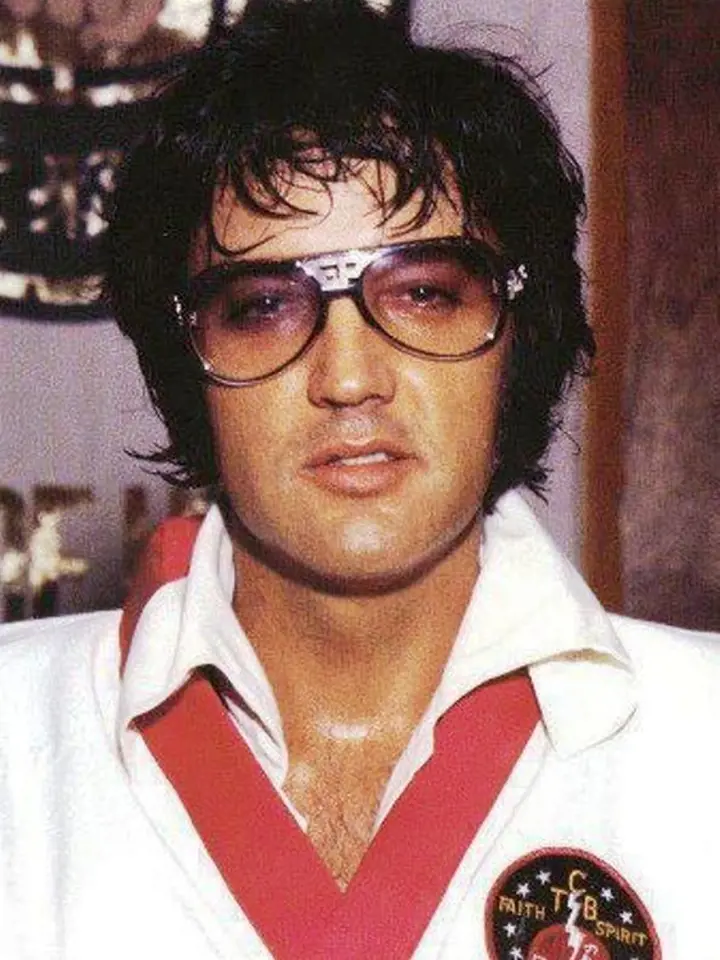Elvis Presley: „Jdu si do koupelny číst.“