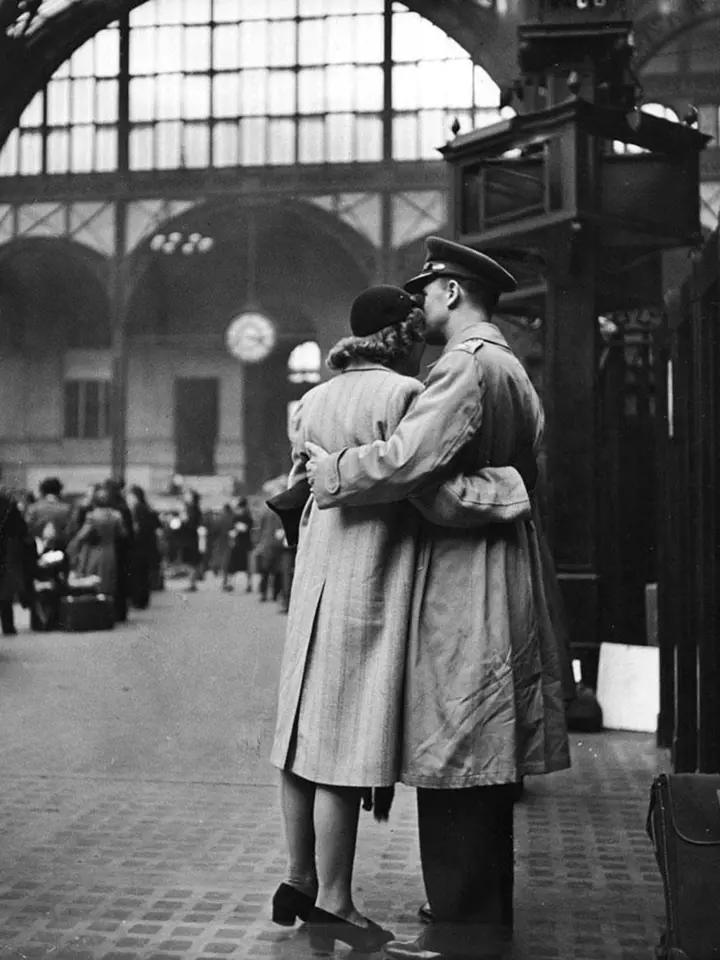16. Loučení s odjíždějícími jednotkami, New York – nádraží Penn Station, duben 1943