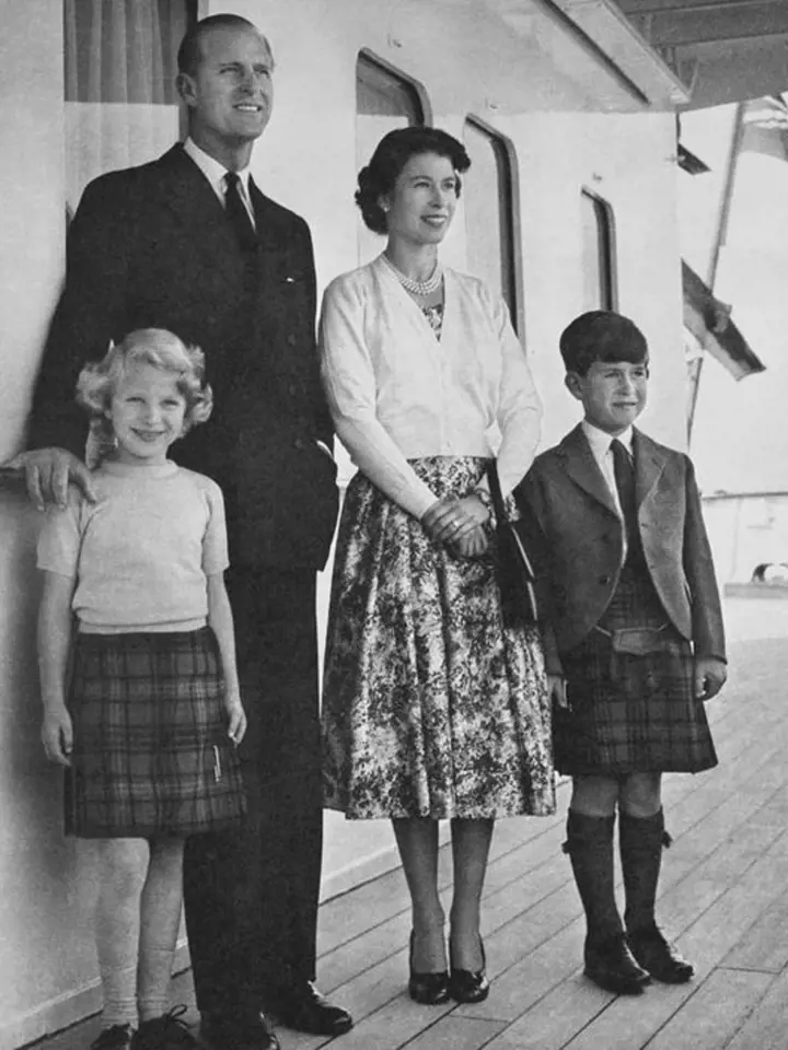 Anne Mountbatten-Windsor s rodiči