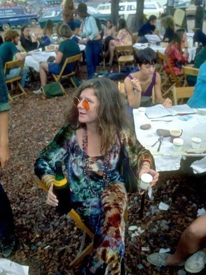 Janis Joplin v prostoru pro účinkující, Woodstock, 1969