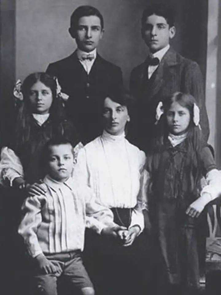 Inessa Armand se svými dětmi