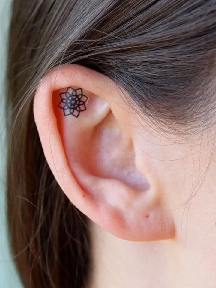 Tetování na uchu