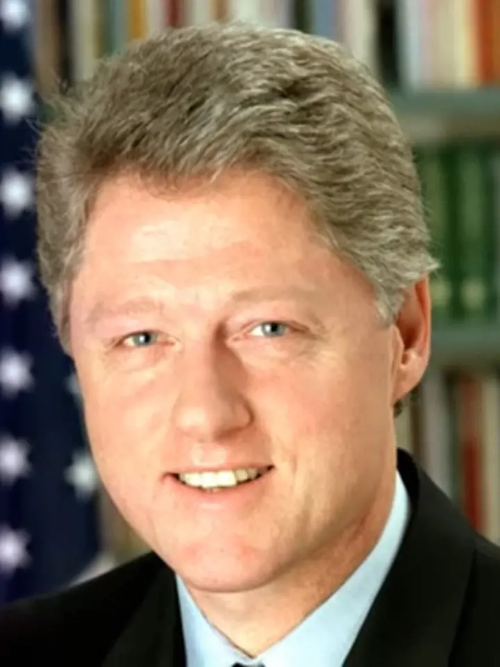 Milion dolarů věnovala na kampaň Billa Clintona.