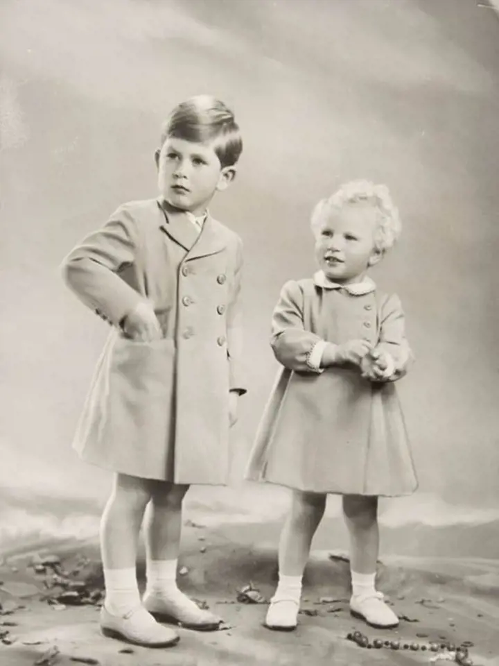 Princ Charles se svou sestrou