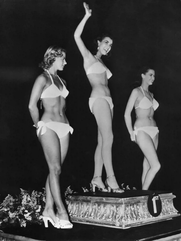 Miss World 1951 -  1. Kerstin (Kiki) Haakonson (Švédsko), 2. Laura Ellison-Davis (Anglie), 3. Doreen Dawne (Anglie). 