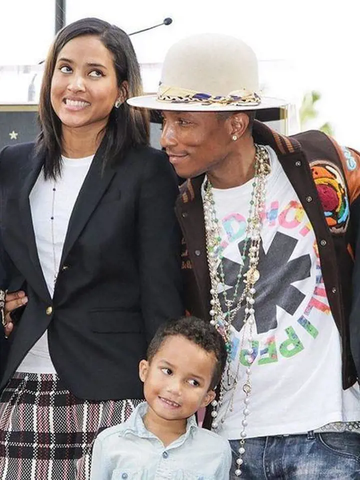 Pharrell Williams s manželkou Helen a synem Rocketem.