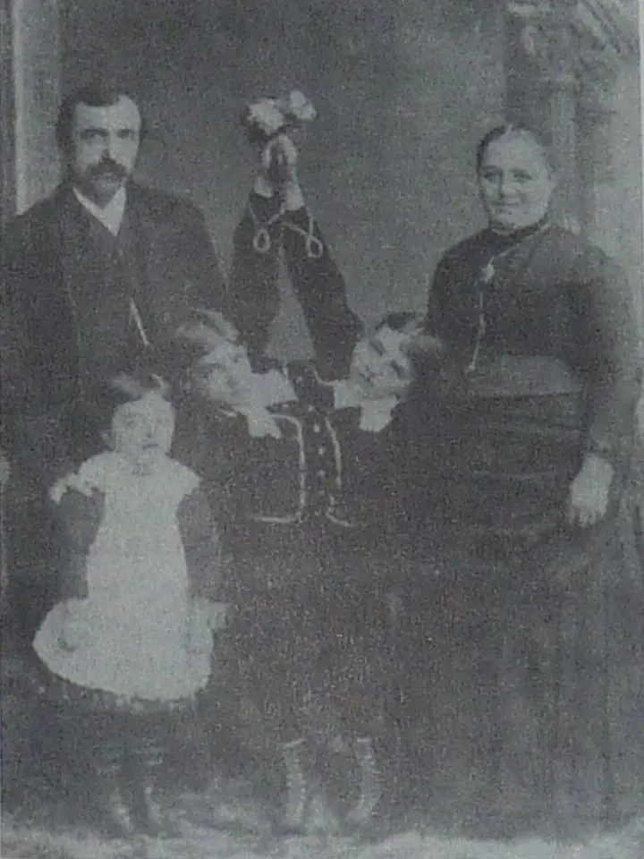 Giacomo a Giovanni Tocci s rodiči a sestrou