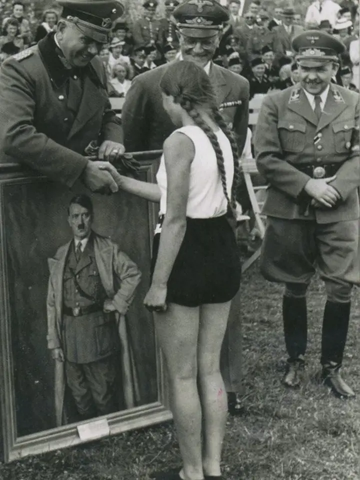 Pro mnohé německé dívky byl Hitler idolem