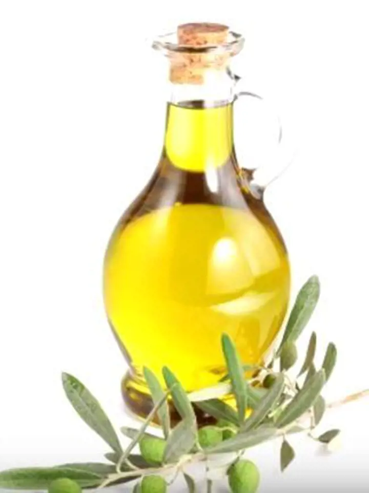 Olivový olej měl zabránit spermiím v pohybu, nicméně posloužil jistě i jako dobrý lubrikant. 