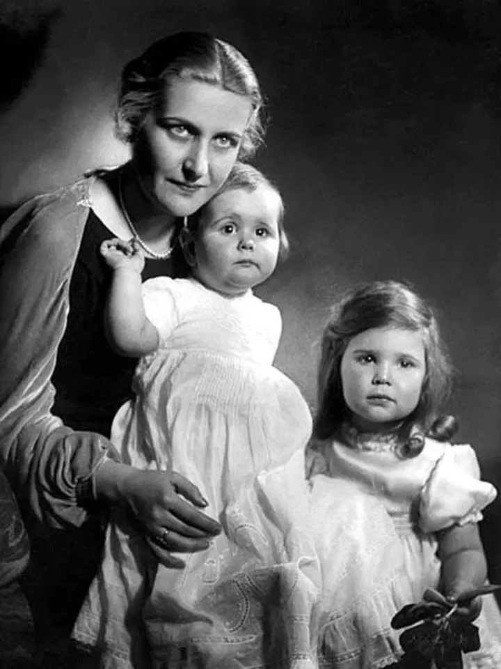 Magda Goebbelsová s dcerami