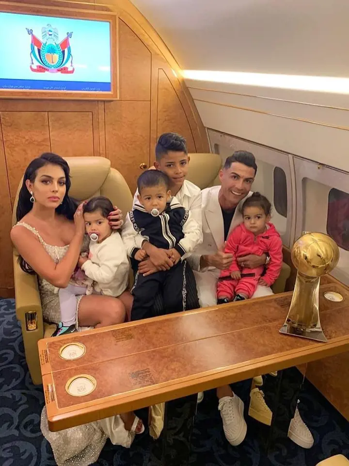 Cristiano Ronaldo se svou velkou rodinou