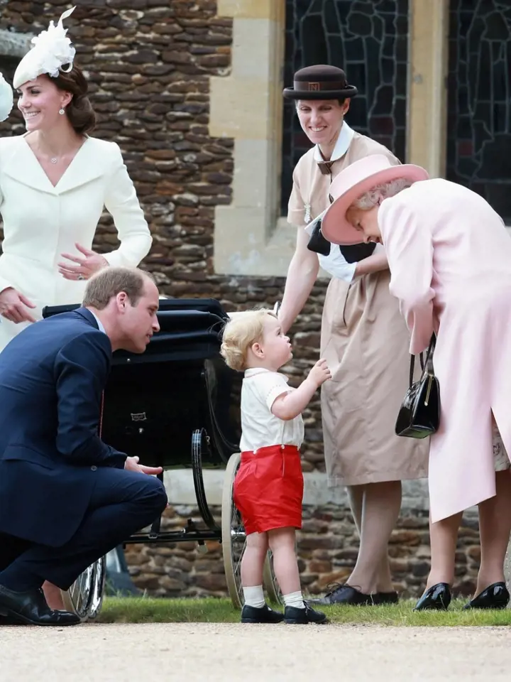 Maria Borrallo mezi členy monarchie sklízí úspěch. Princ William a Kate si její služby chválí. 