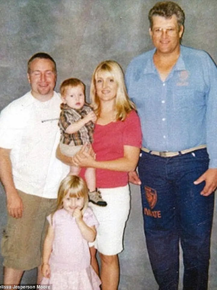 Melissa se svými dětmi a manželem na návštěvě u otce v roce 2005. Viděla ho tehdy naposledy.