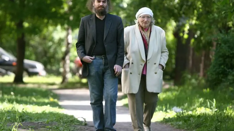 Grigorij na procházce s matkou
