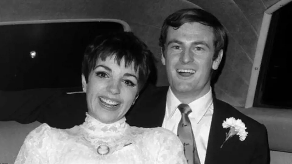 Liza Minnelli udělala stejnou chybu jako její matka Judy, když si vzala tanečníka Petera Allena.