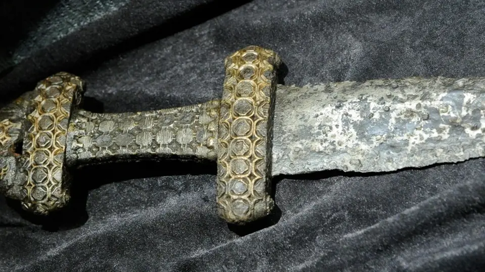 Vikingský meč nalezený v Norsku, 9. století