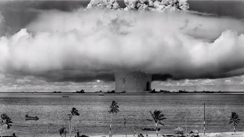 Nukleární test na Marshallových ostrovech.