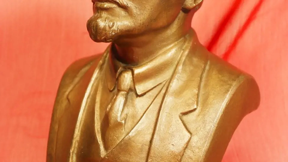 Leninova busta
