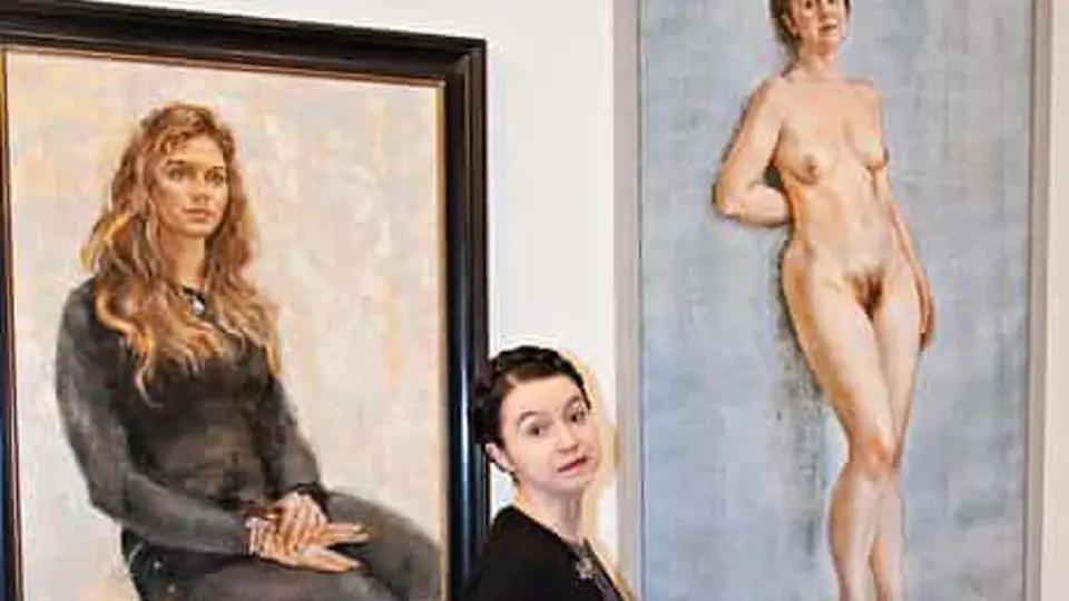 Poprvé Victoria Batemanová pózovala nahá v roce 2014, kdy se stala modelem pro svůj vlastní akt