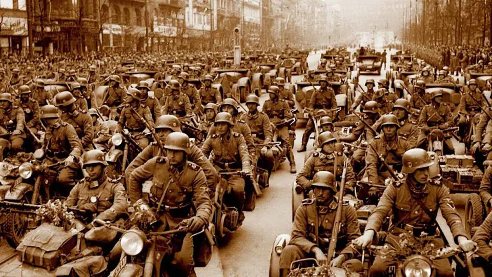 Motorizovaný pluk SS s označením Adolf Hitler vjíždí na Václavské náměstí