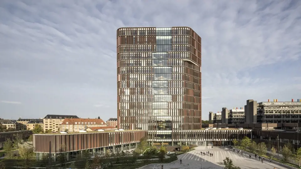 ZDRAVÍ PŘEDEVŠÍM. Z této zásady vycházeli architekti The Maersk Tower, která je novou budovou kodaňské univerzity.