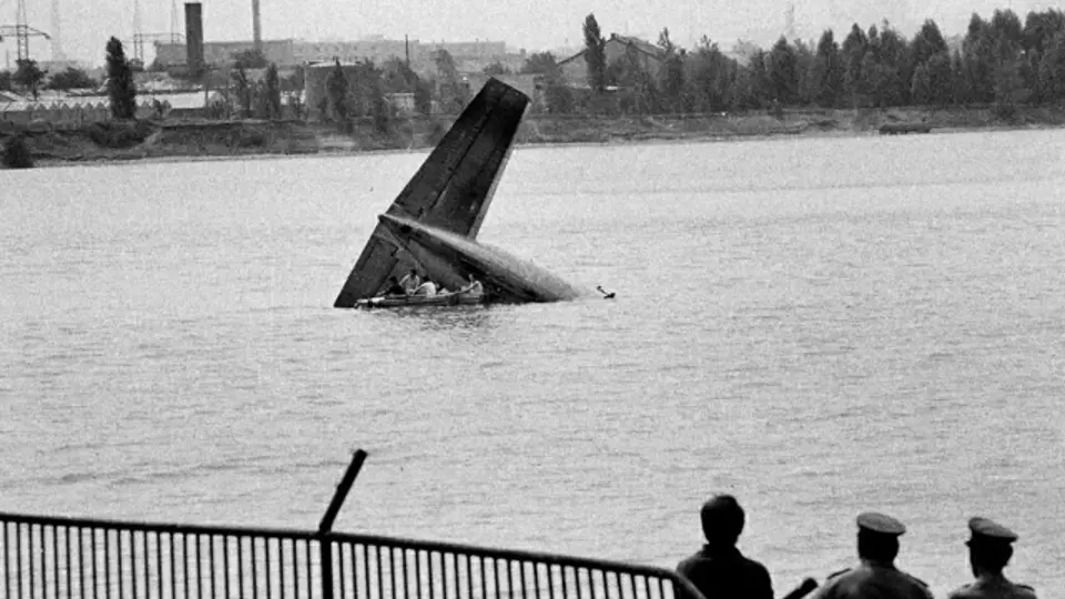 Letecká havárie na bratislavských Zlatých pieskách, 28. července 1976