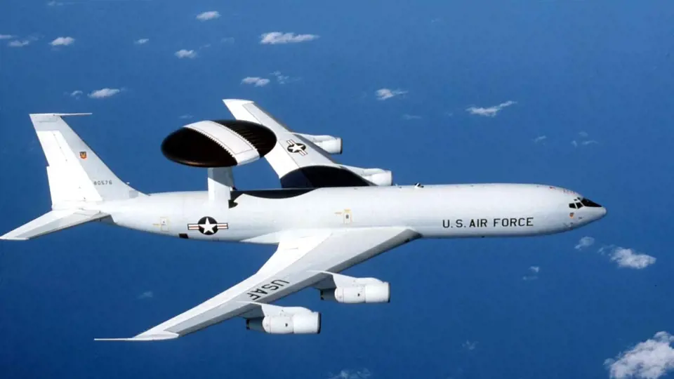 Letoun vzdušné kontroly E-3 AWACS