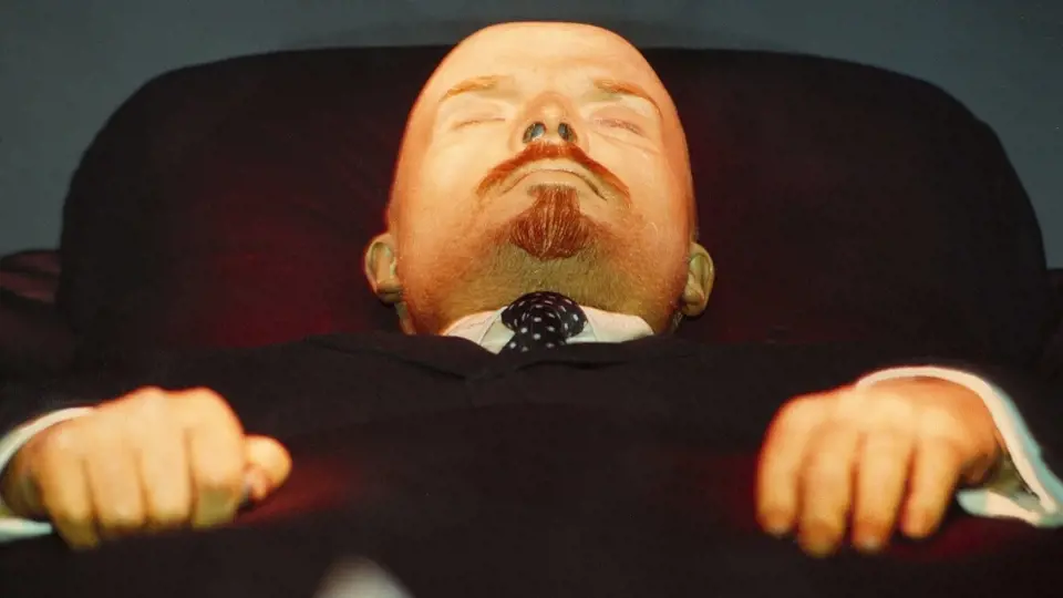 Lenin dnes připomíná voskovou figurínu.