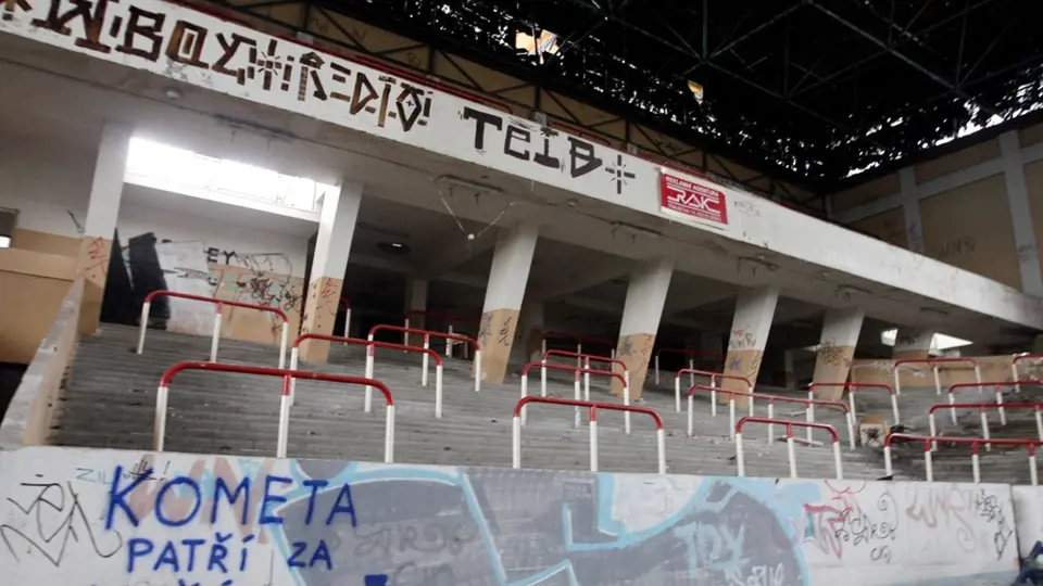 Zimní stadion za Lužánkami před demolicí v roce 2008.