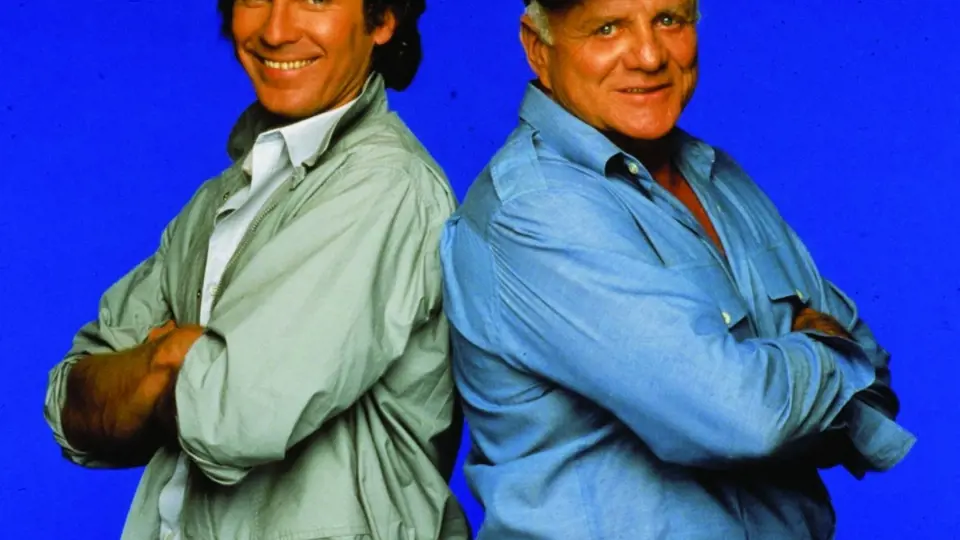 Ústřední dvojice seriálu Hardcastle a McCormick. Někde se vysílal pod názvem Soudce a závodník. 
