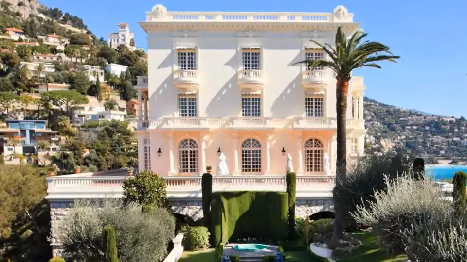 Dům v Monaku se nachází kousíček od pláže.