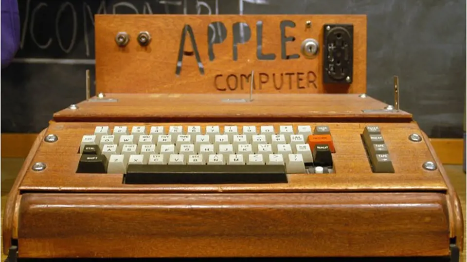 První počítač od Apple (1975)