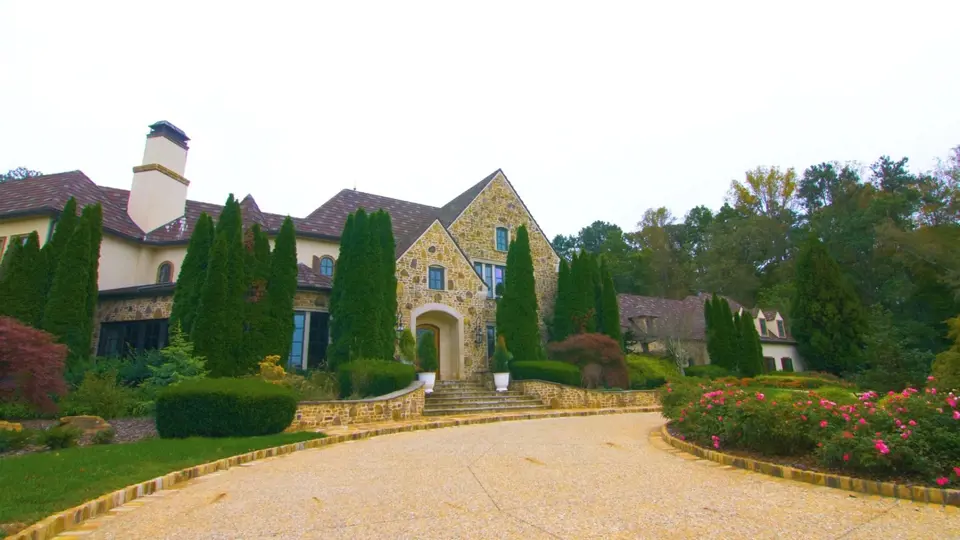 Dwayne Johnson si pořídil luxusní dům v Powder Springs v Georgii za 9 milionů dolarů.