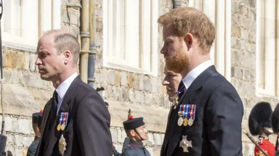 Princ Harry se účastnil pohřbu svého dědečka bez Meghan. 